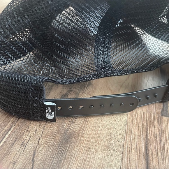 The North Face Mudder Trucker Hat - Picture 4 of 4
